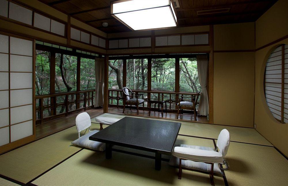 Hotel Tsukihitei à Nara Extérieur photo
